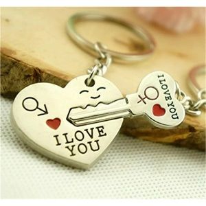 NWT. Silver Tone Romantic Couples Keychain Heart/Key. I LOVE YOU.